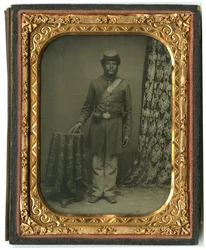 Porträtt av en svart soldat, menig i kompani I, 54:e Massachusetts-infanteriet, cirka 1863